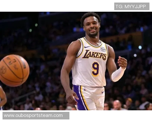 布朗尼单臂补扣震撼全场克内克特称赞他是兄弟太燃了