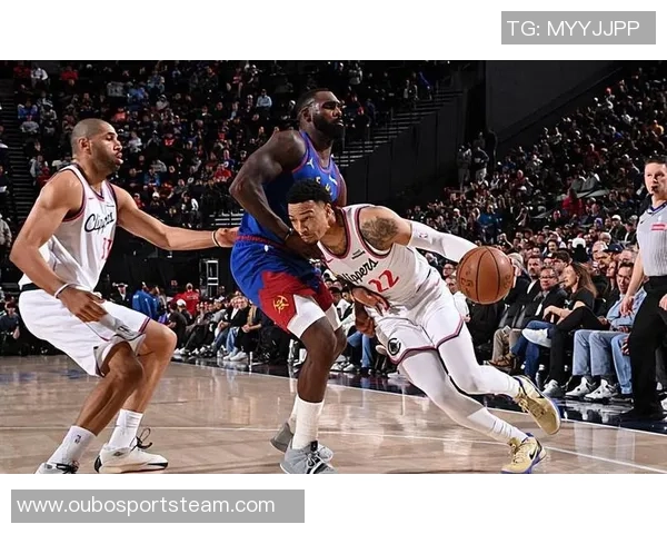 快船半场落后绿军8分小卡表现平平科林斯和怀特联手发力助球队争胜